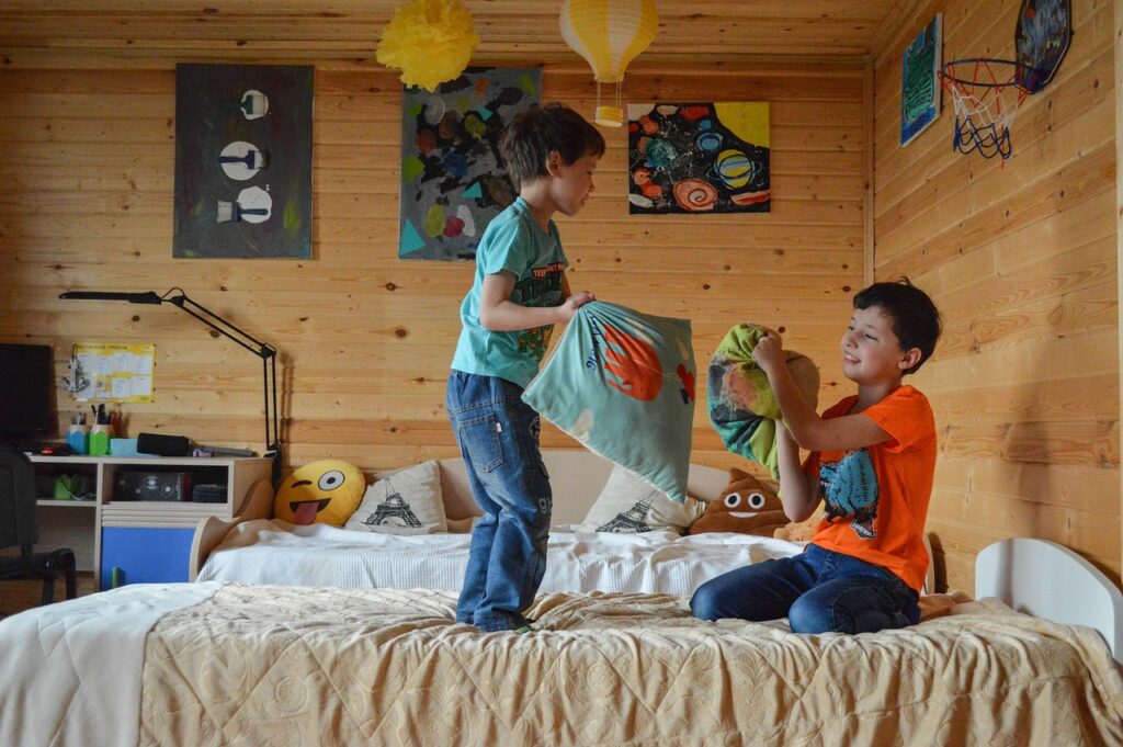 kids, games, pillow fight-5022349.jpg